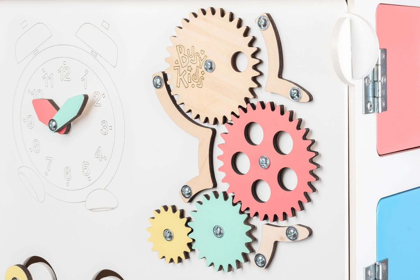 BusyBoard sensorisches Spielhaus Weiß – Montessori Holzspielzeug mit über 30 Aktivitäten.