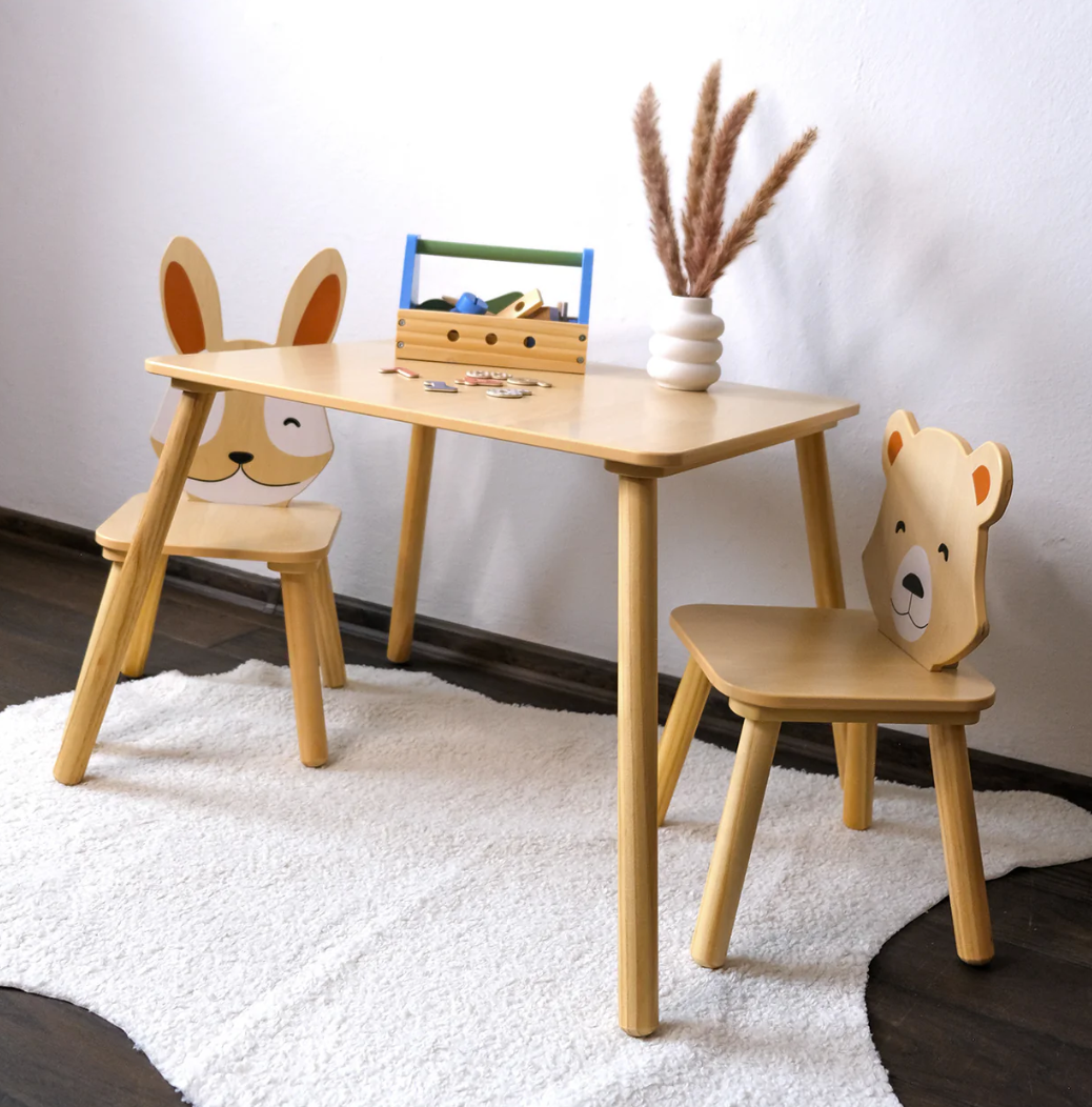 Kindertisch mit 2 Stühlen