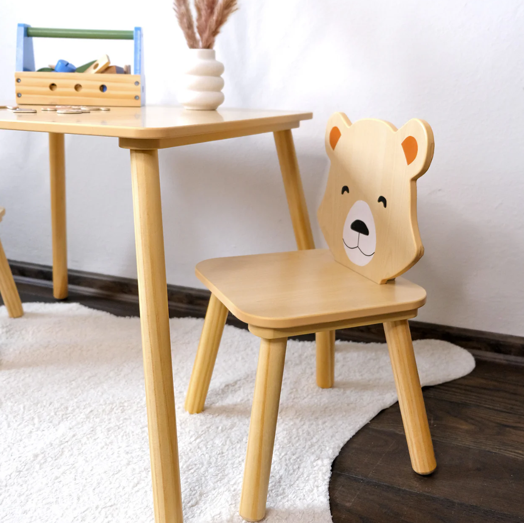 Kindertisch mit 2 Stühlen