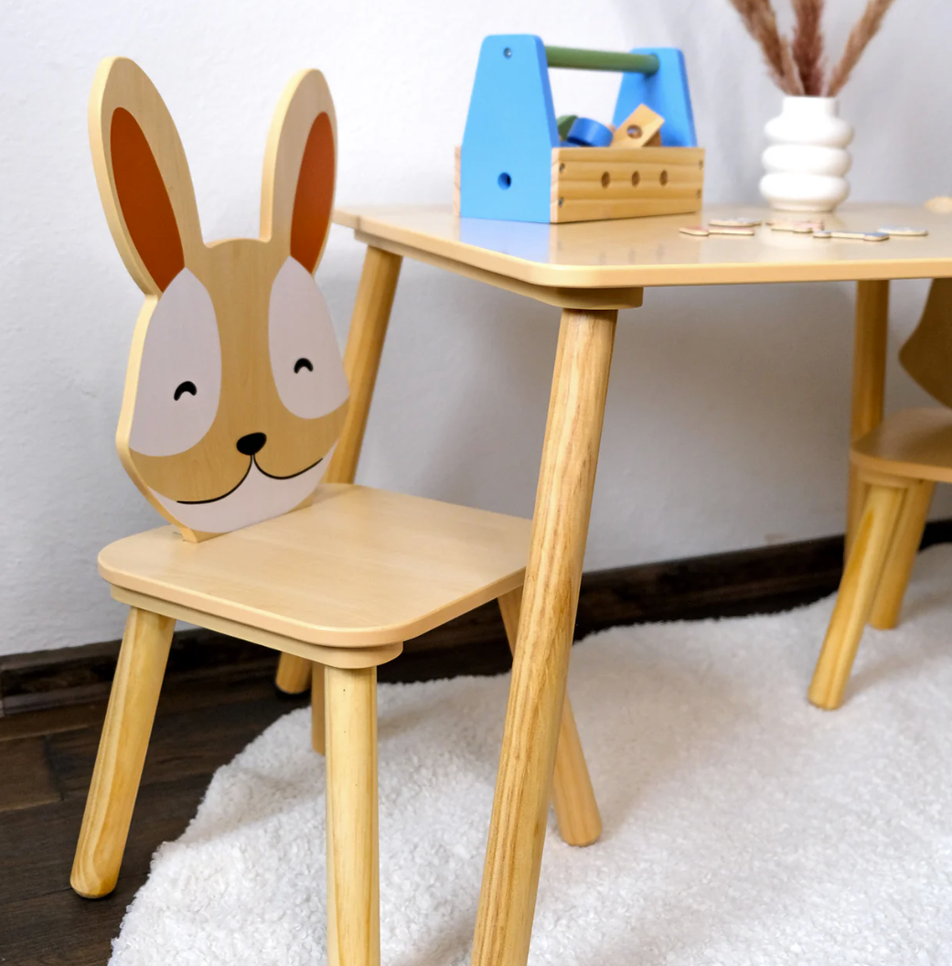 Kindertisch mit 2 Stühlen