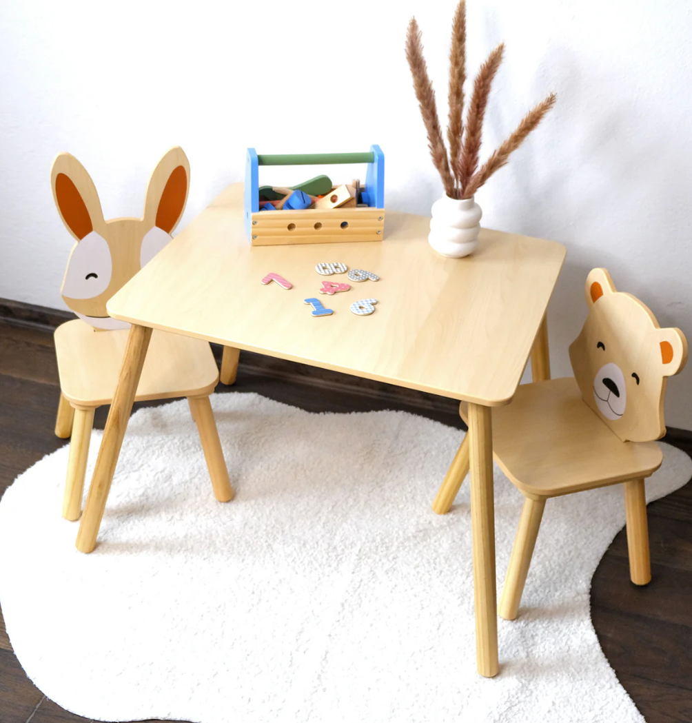 Kindertisch mit 2 Stühlen