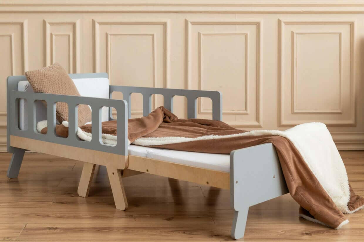 Flexibles Mitwachsendes Kinderbett, Montessori Babybett.