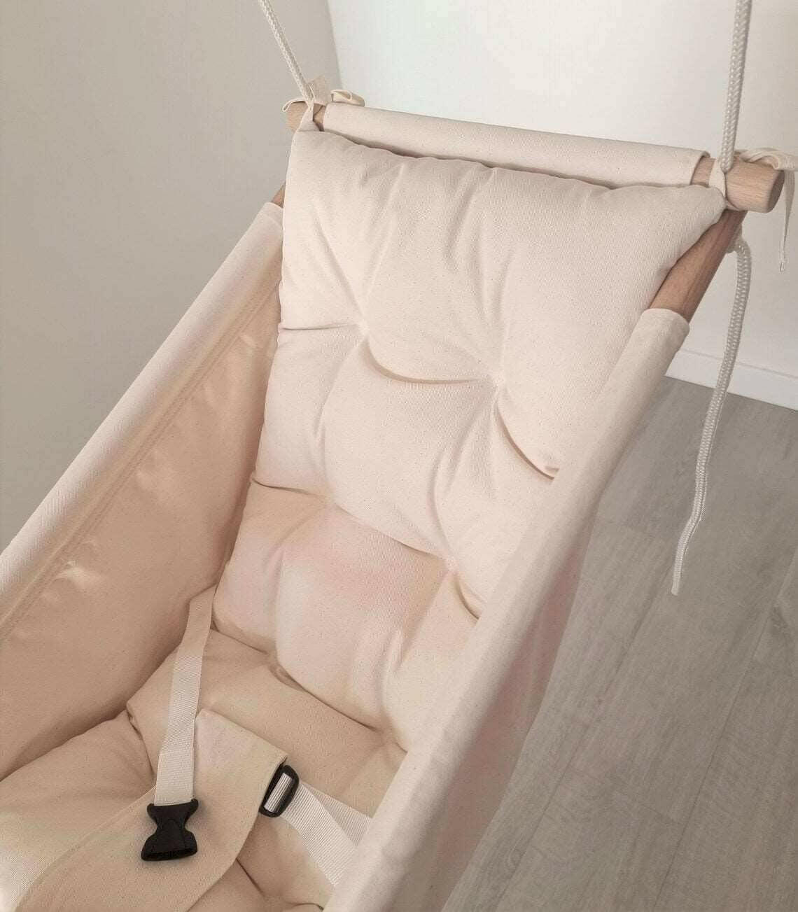 Große Babyschaukel Hängematte aus Baumwolle, creme weiß.