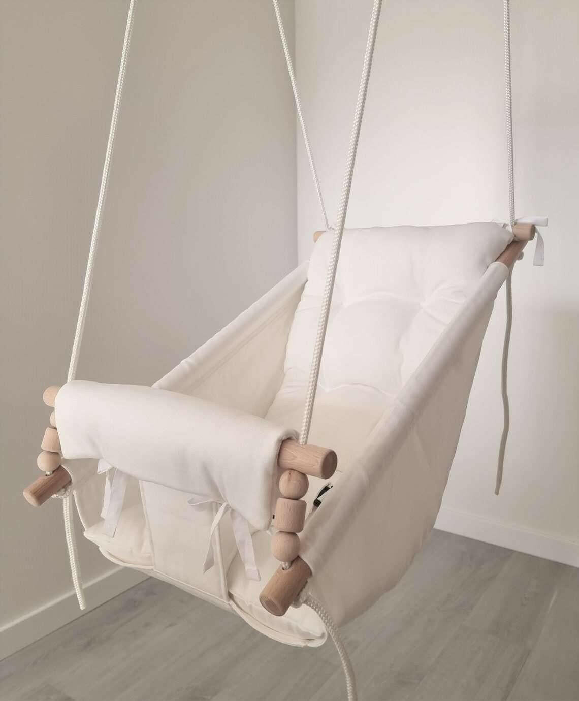 Große Babyschaukel Hängematte aus Baumwolle, weiß.