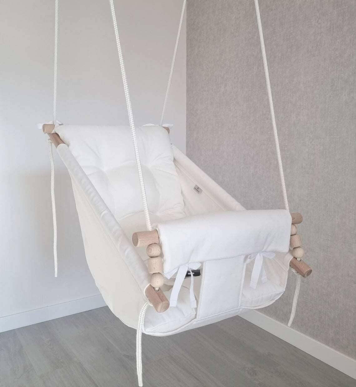 Große Babyschaukel Hängematte aus Baumwolle, weiß.