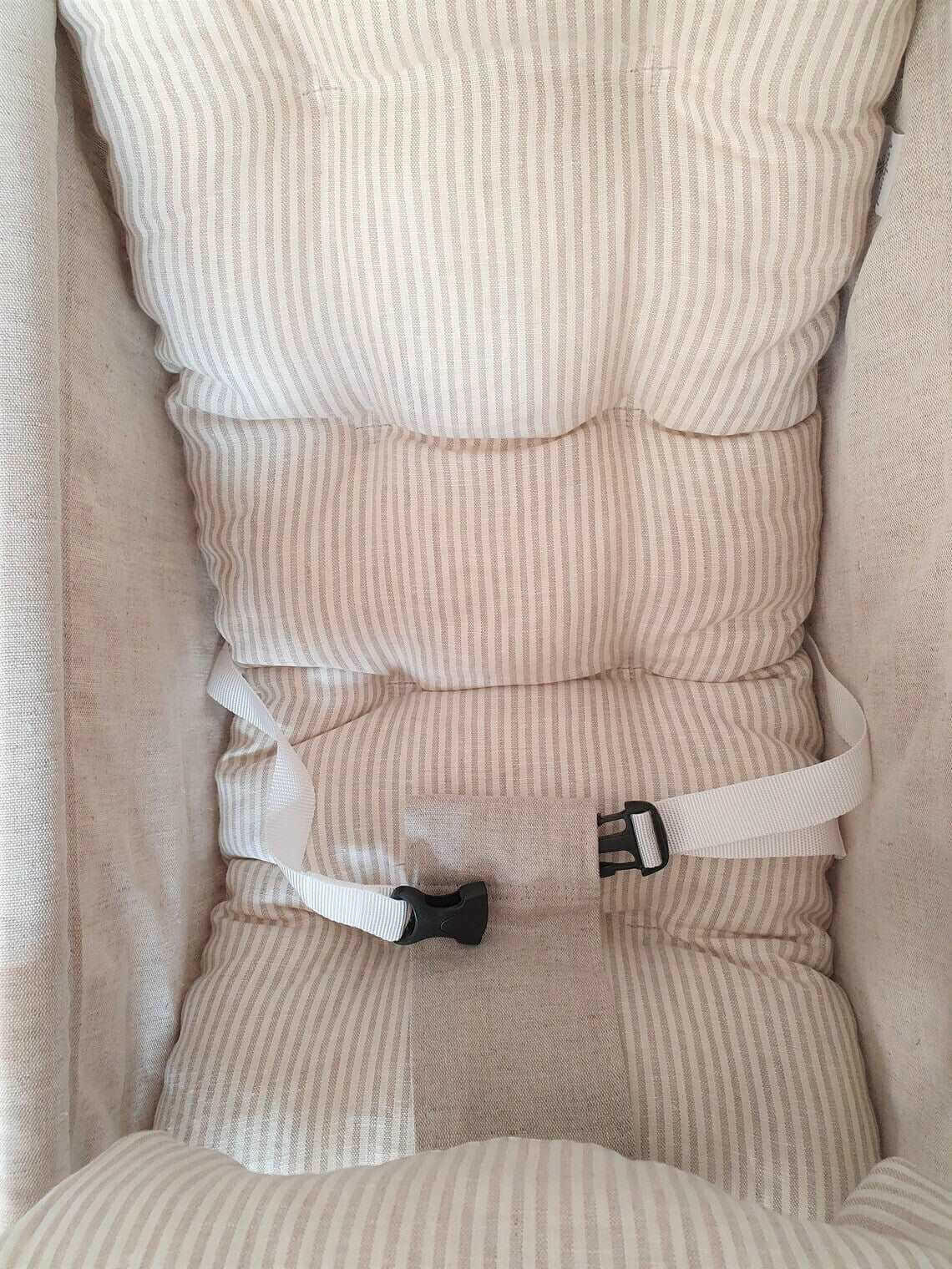 Große Babyschaukel Hängematte aus Leinen, beige gestreift.
