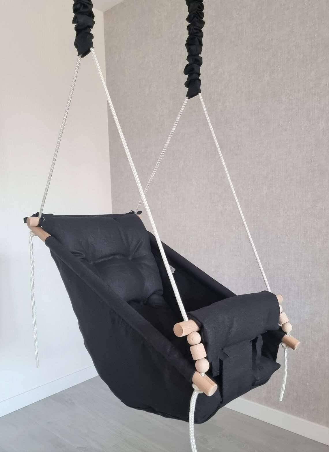 Große Babyschaukel Hängematte aus Leinen, schwarz.