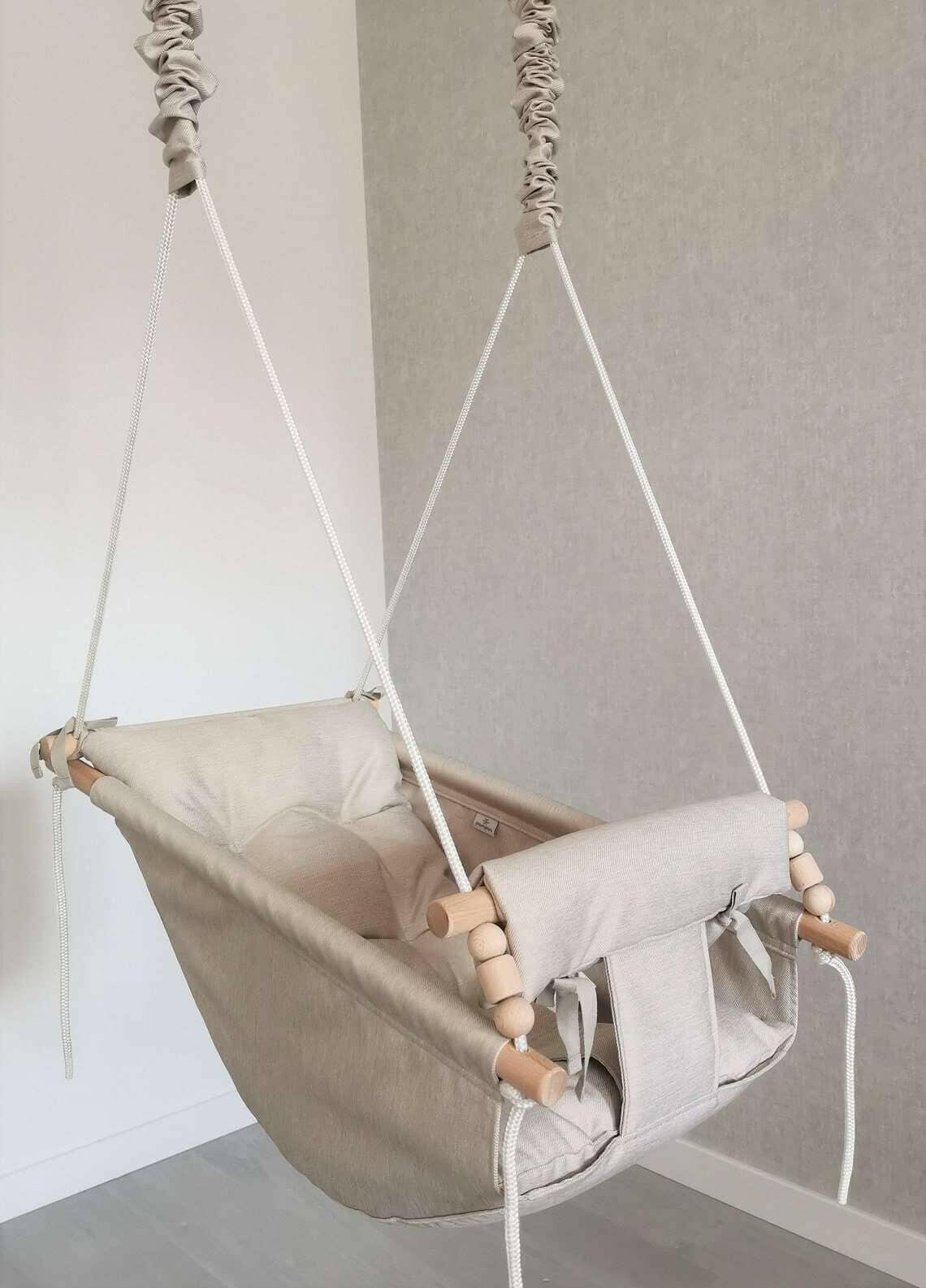 Große Babyschaukel Hängematte aus Polyester wetterfest, beige.