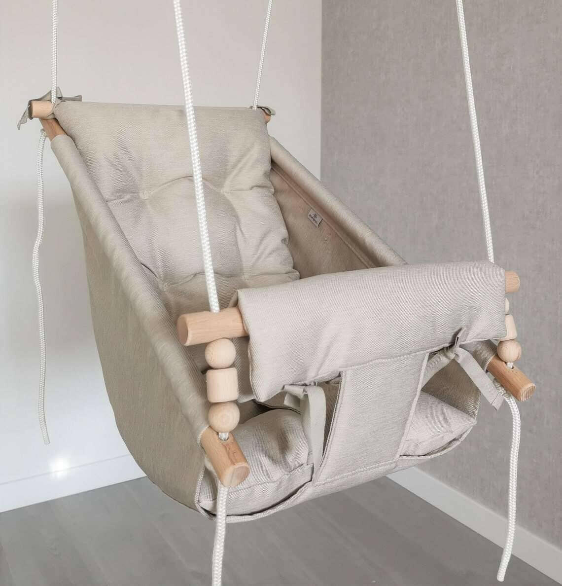 Große Babyschaukel Hängematte aus Polyester wetterfest, beige.