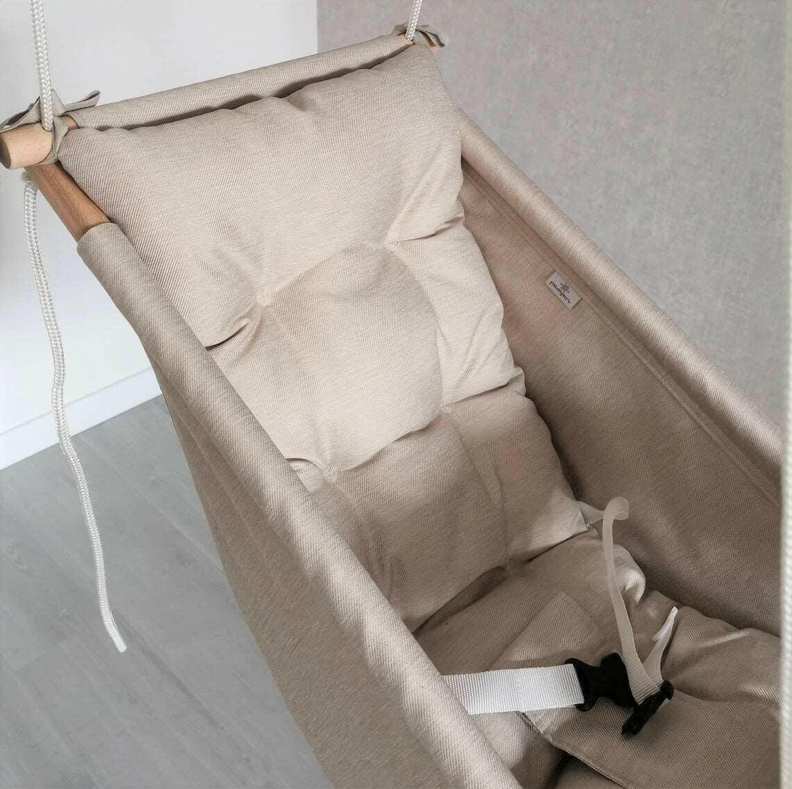 Große Babyschaukel Hängematte aus Polyester wetterfest, beige.
