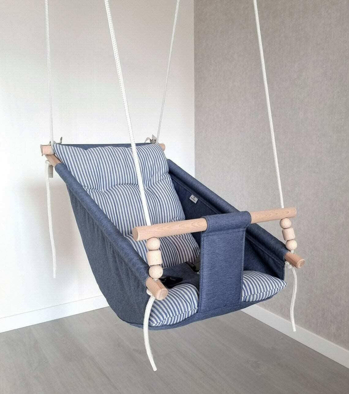 Große Babyschaukel Hängematte aus Polyester wetterfest, blau.