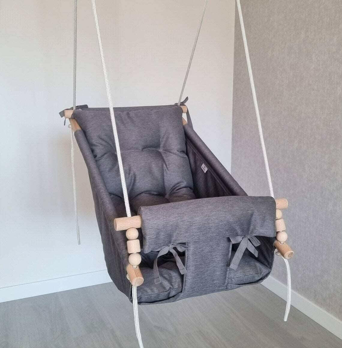 Große Babyschaukel Hängematte aus Polyester wetterfest, dunkelgrau.