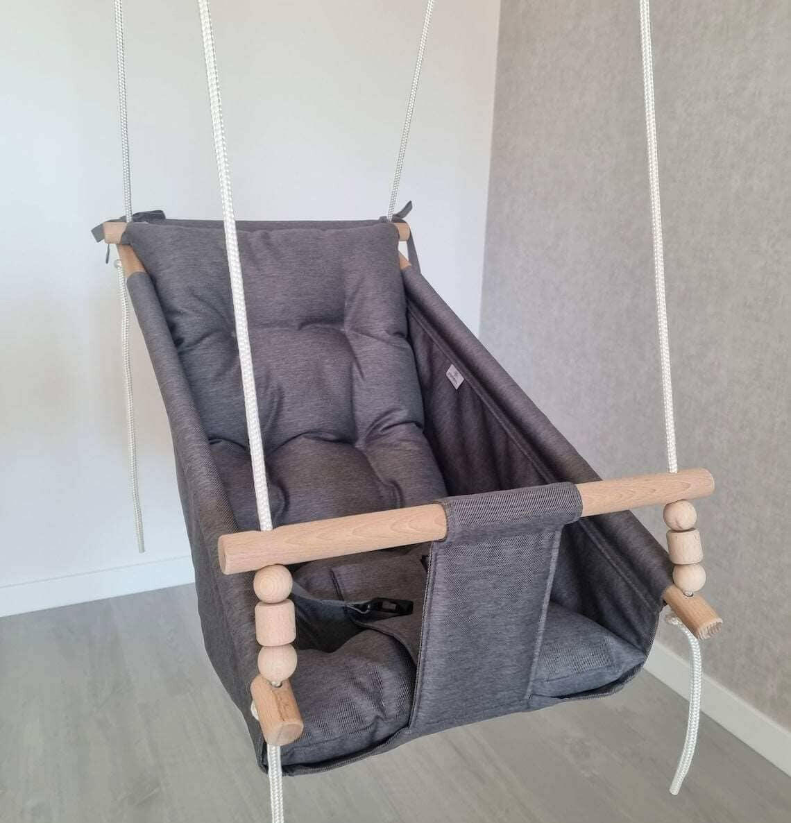 Große Babyschaukel Hängematte aus Polyester wetterfest, dunkelgrau.