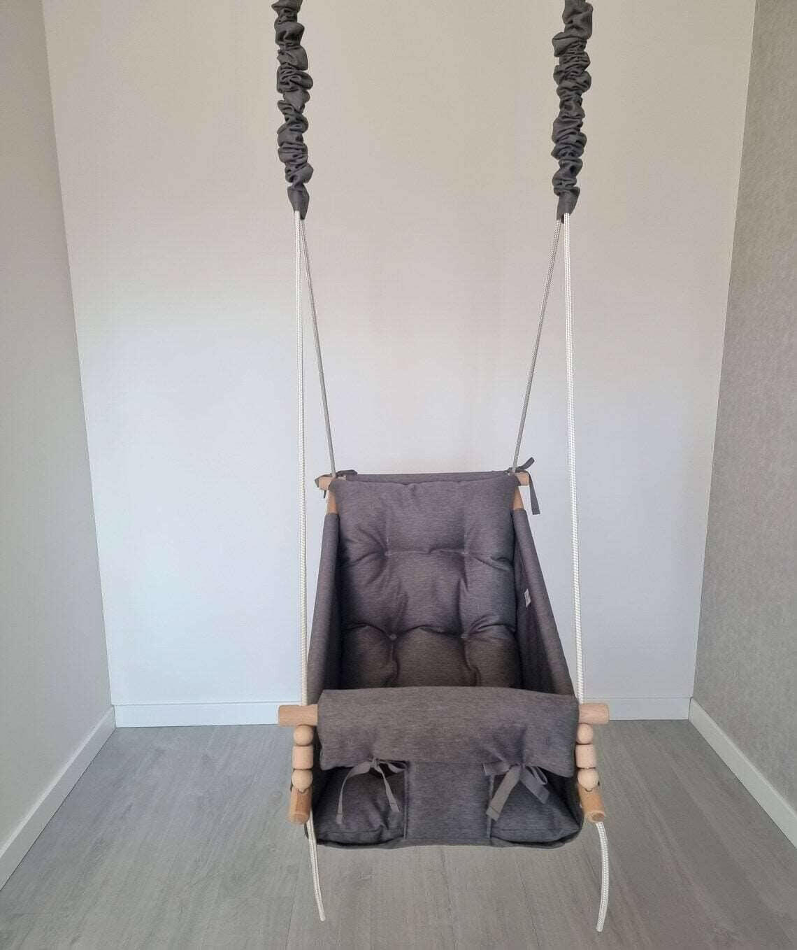 Große Babyschaukel Hängematte aus Polyester wetterfest, dunkelgrau.