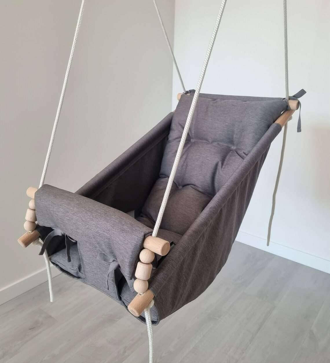 Große Babyschaukel Hängematte aus Polyester wetterfest, dunkelgrau.