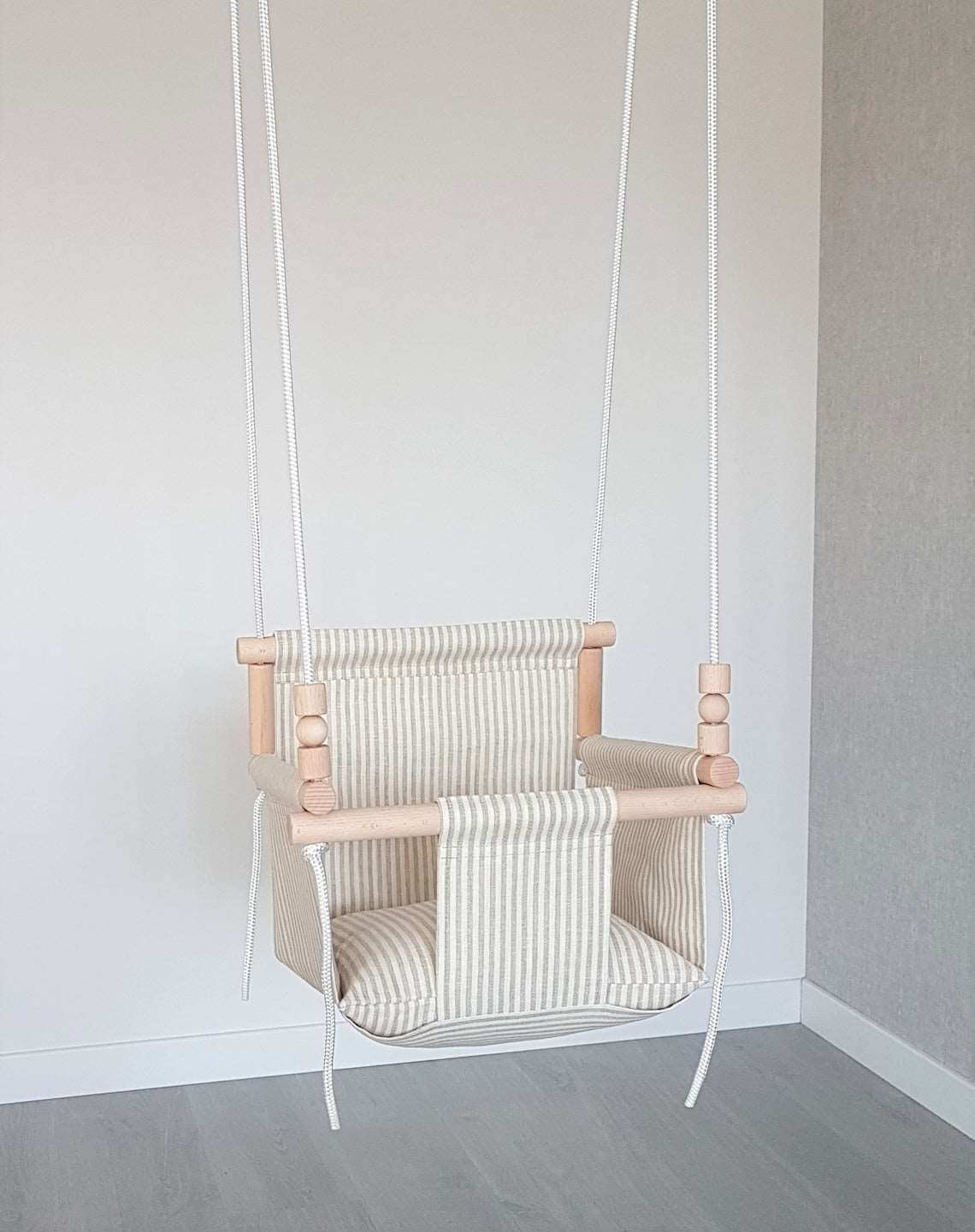 babyschaukel aus leinen, beige gestreift, hohe rückenlehne - besondereshoch2