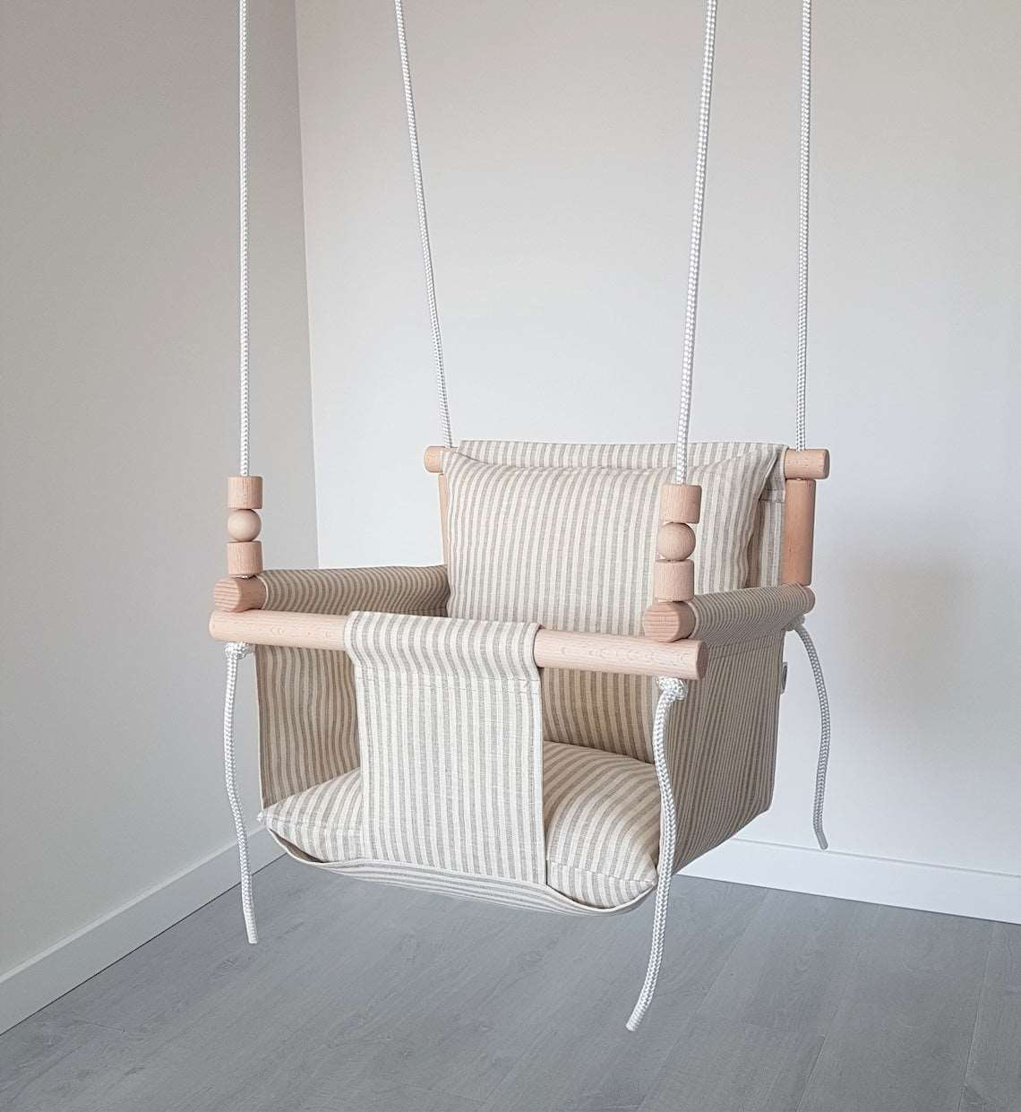 babyschaukel aus leinen, beige gestreift, hohe rückenlehne - besondereshoch2