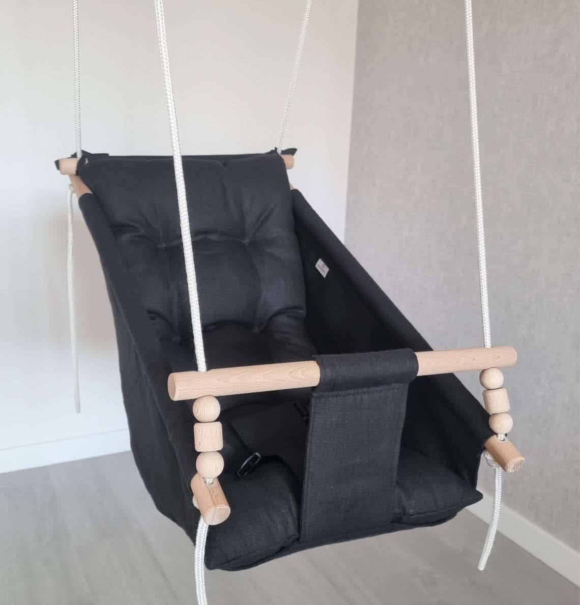 große babyschaukel aus leinen, schwarz - besondereshoch2