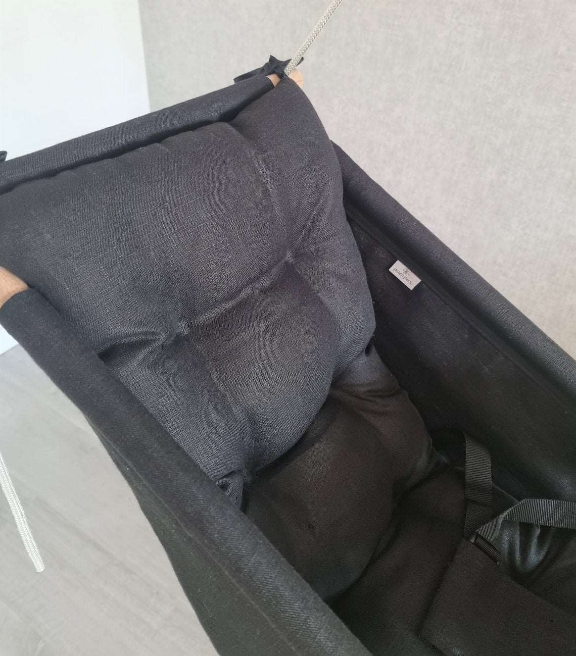 große babyschaukel aus leinen, schwarz - besondereshoch2