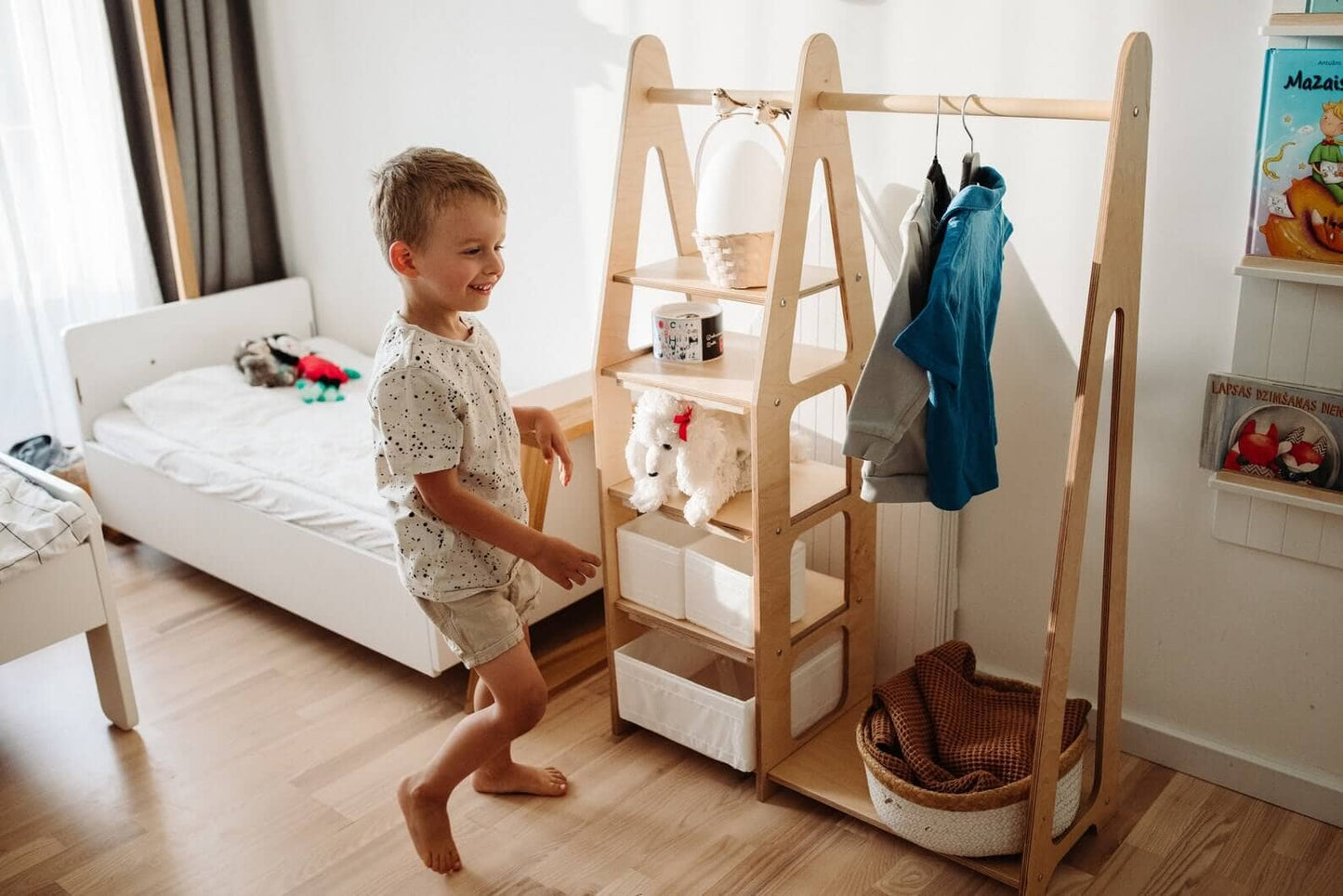 Kindergarderobe mit Ablage, Montessori Möbel, Kleiderschrank Duck Woodworks