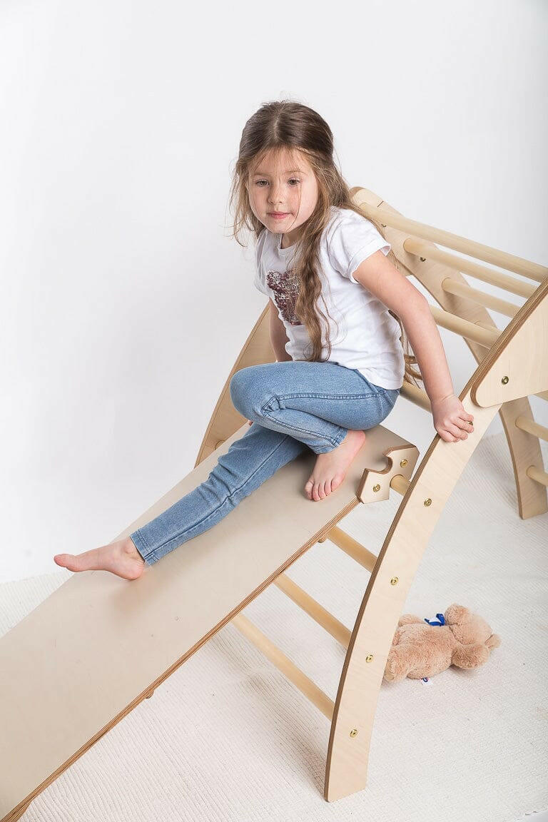 Kletterdreieck mit Rutsche, klappbar - Pikler Dreieck mit Schiebe-Rampe.