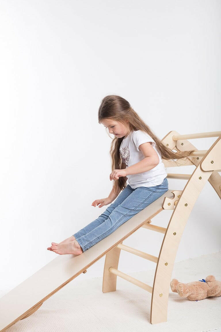 Kletterdreieck mit Rutsche, klappbar - Pikler Dreieck mit Schiebe-Rampe.