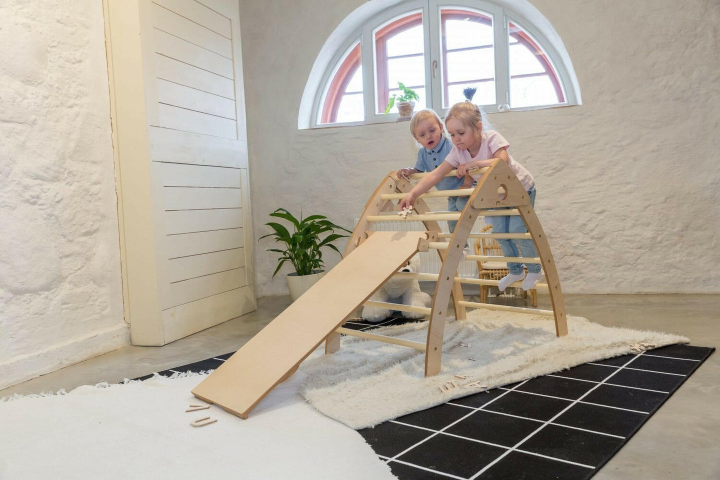 Kletterdreieck mit Rutsche, klappbar - Pikler Dreieck mit Schiebe-Rampe.