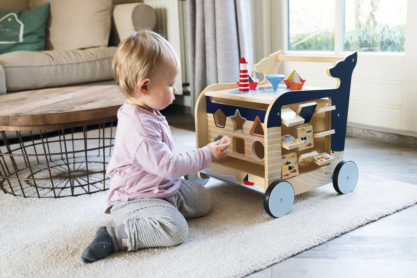 Lauflernwagen Wal aus Holz.