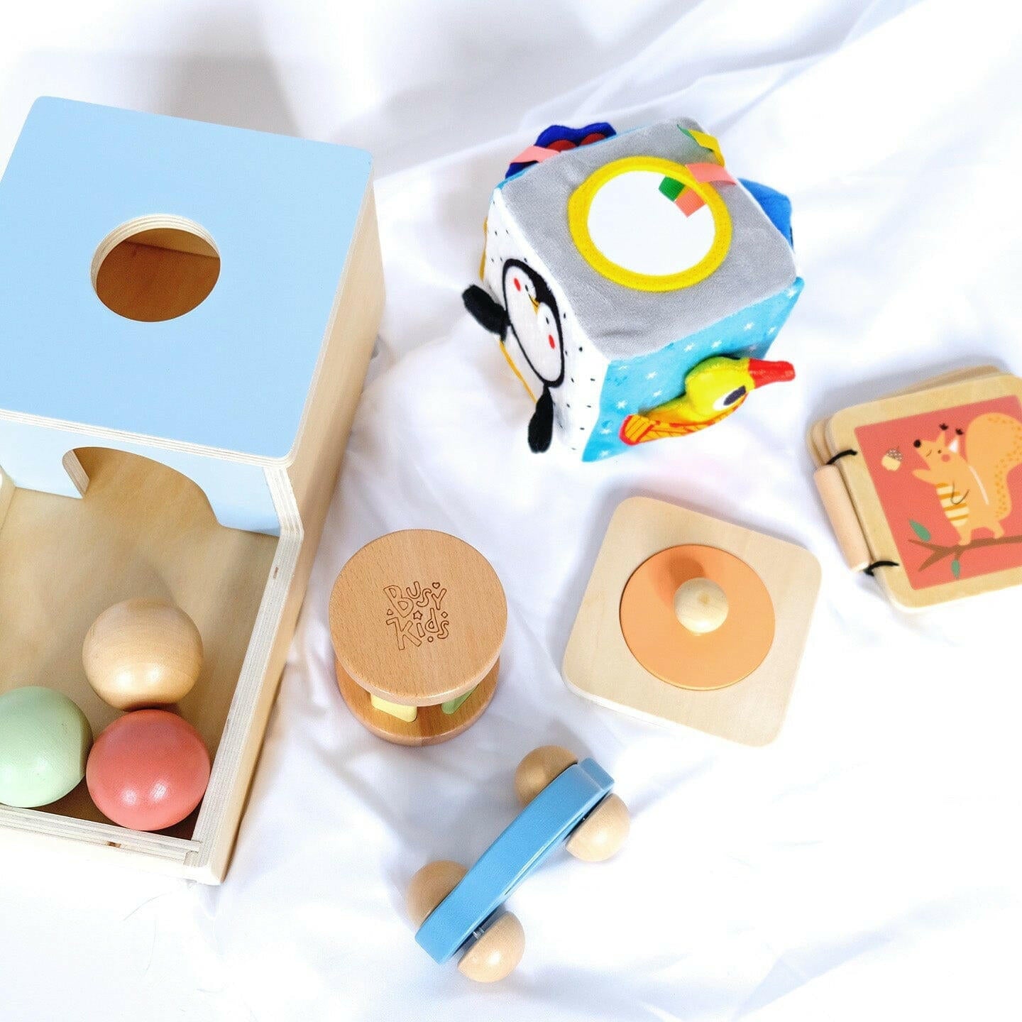 Montessori-Box für Kinder von 6 bis 12 Monaten.