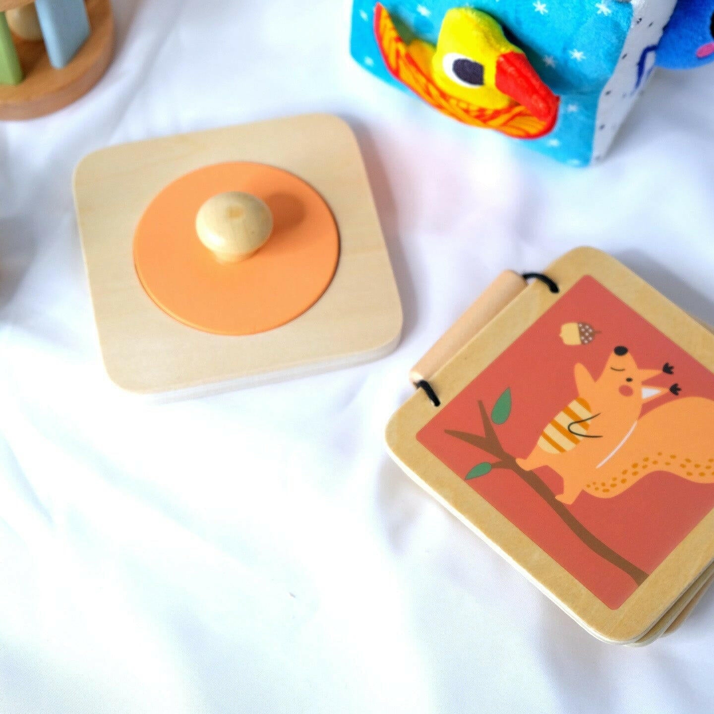 Montessori-Box für Kinder von 6 bis 12 Monaten.