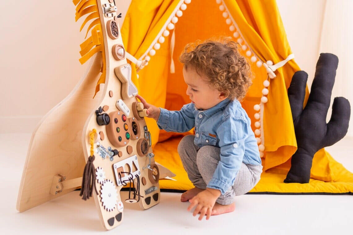 Montessori Busy Board Activity Board Motorikbrett Holz, Giraffe.