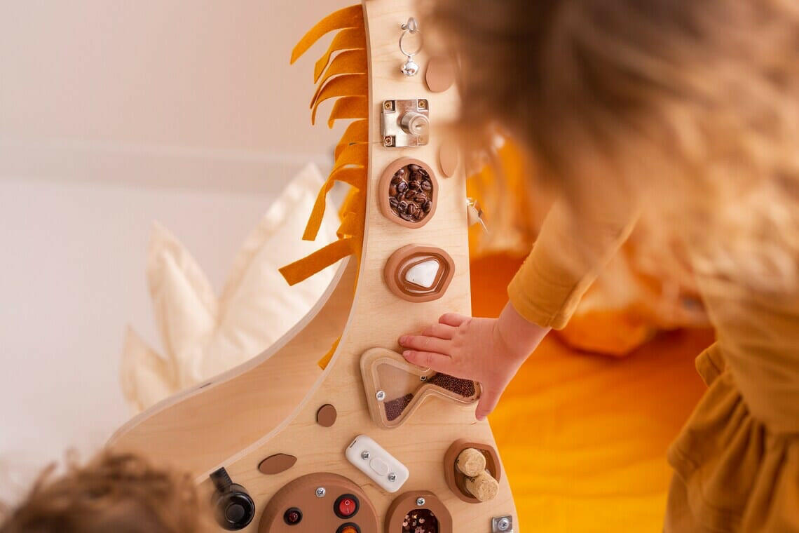 Montessori Busy Board Activity Board Motorikbrett Holz, Giraffe.