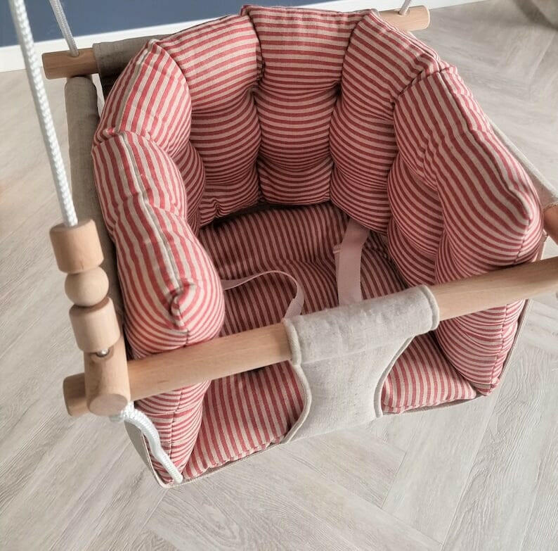 Premium Babyschaukel aus Leinen, Rot gestreift.