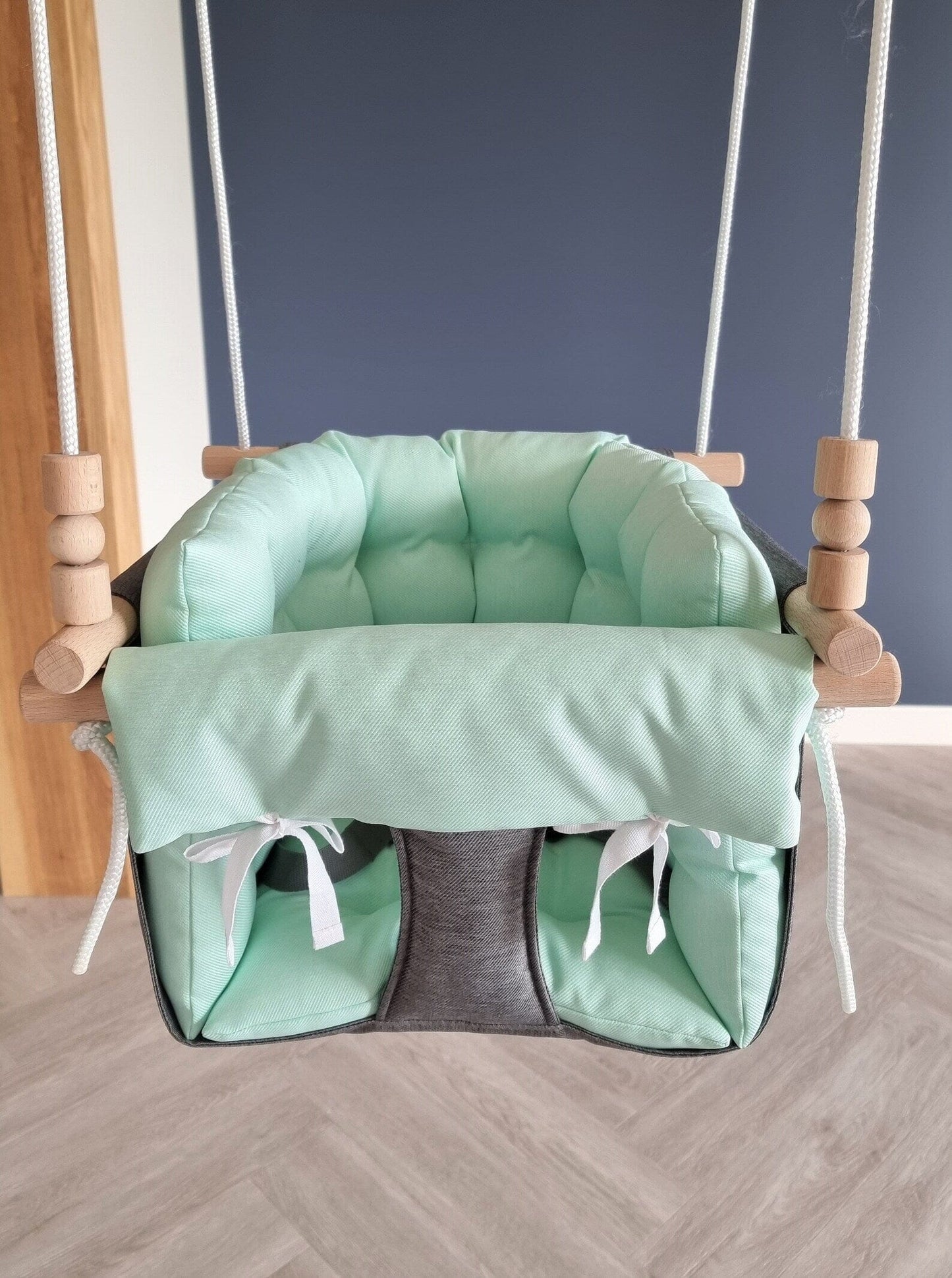 Premium Babyschaukel aus Polyester, Dunkelgrau mit mintgrünem Kissen Pumpur