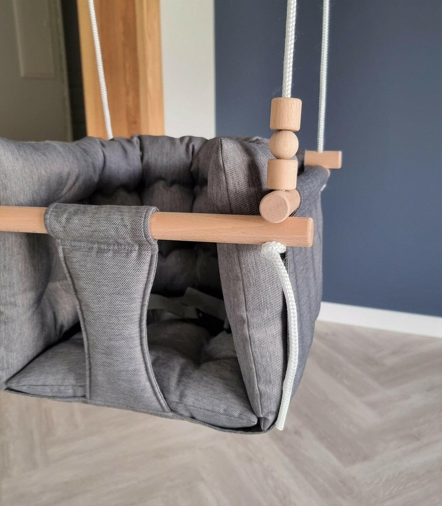 Premium Babyschaukel aus Polyester, Wetterfest, Dunkelgrau.