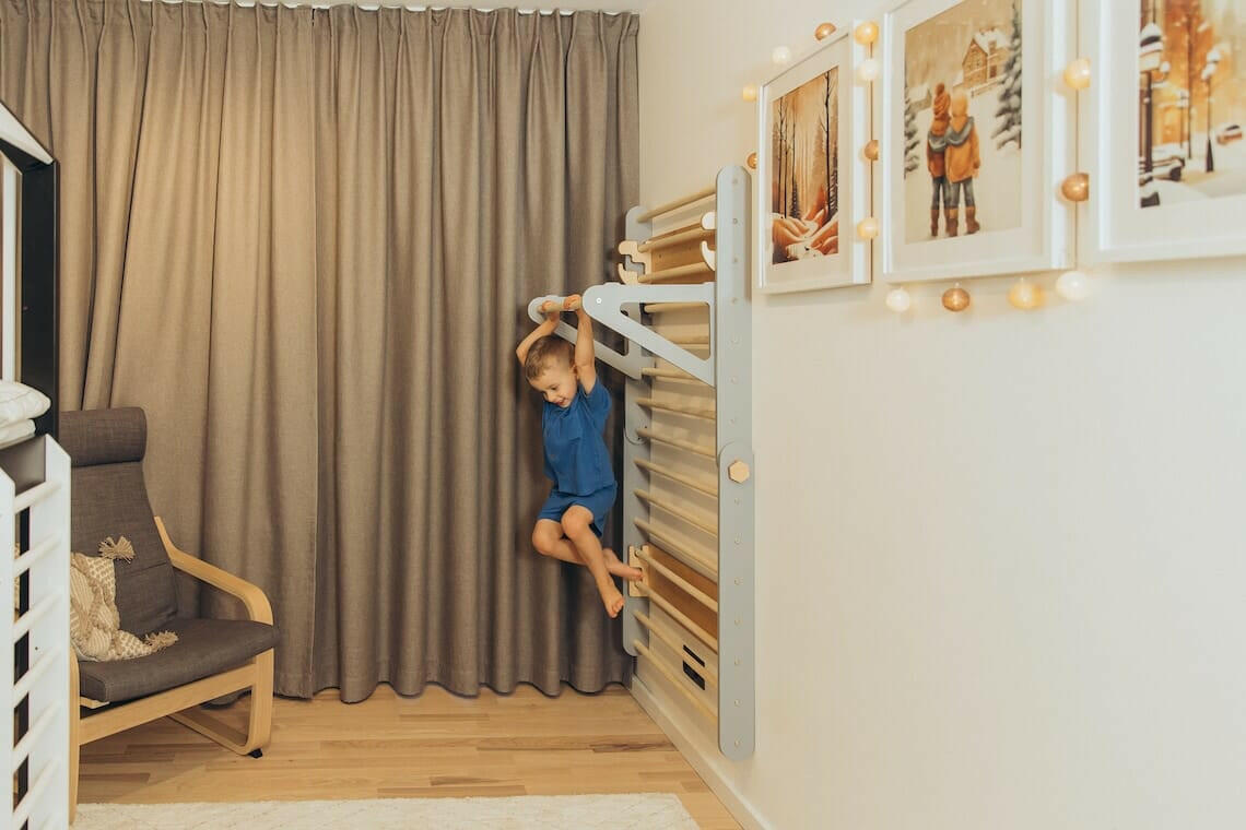 Sprossenwand & Kletterdreieck mit Rutsche, Pikler Dreieck.