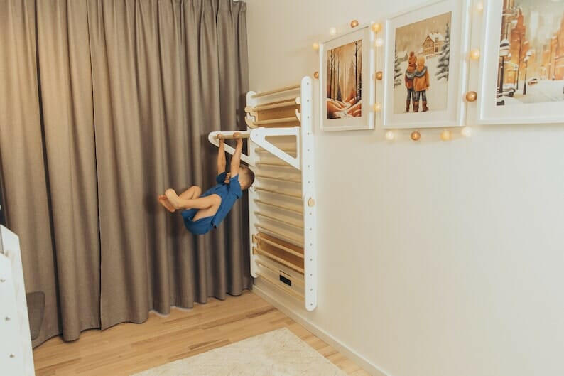 Sprossenwand & Kletterdreieck mit Rutsche, Pikler Dreieck.