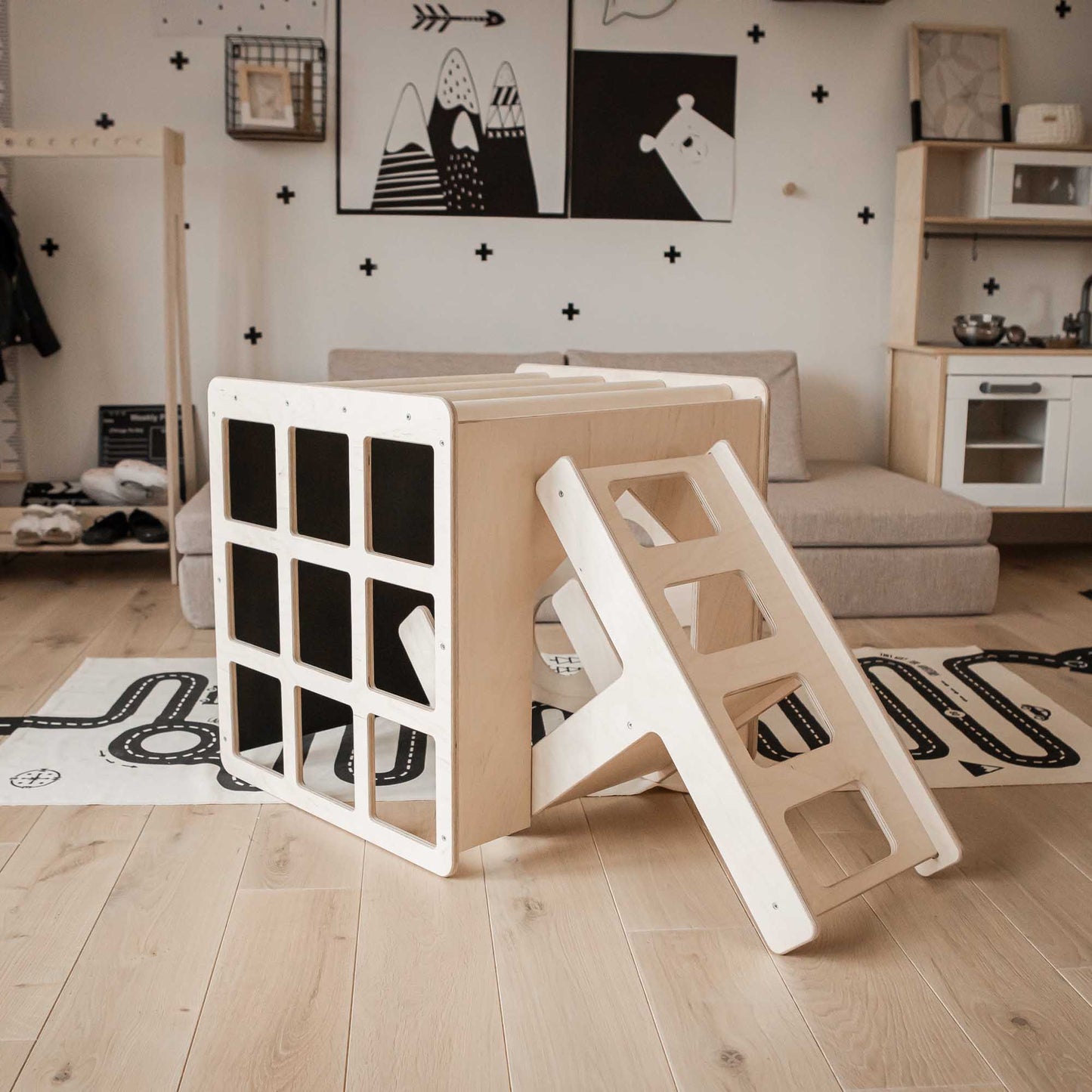 2-in-1 Montessori Tisch und Aktivitätswürfel aus Holz mit Stuhl für Kinder