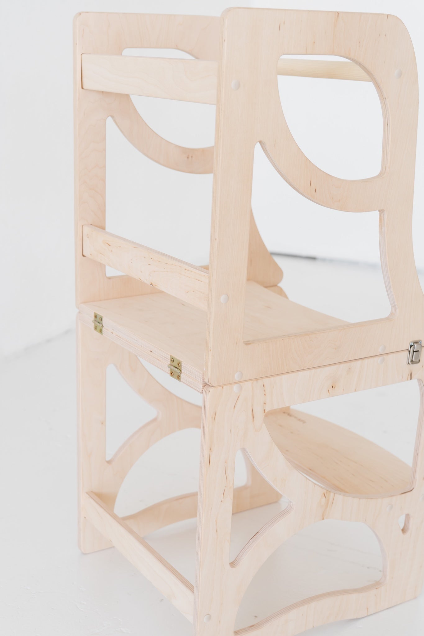 4-in-1 Lernturm NEST aus Holz als Montessori Kitchen Helper mit Tisch und Stuhl