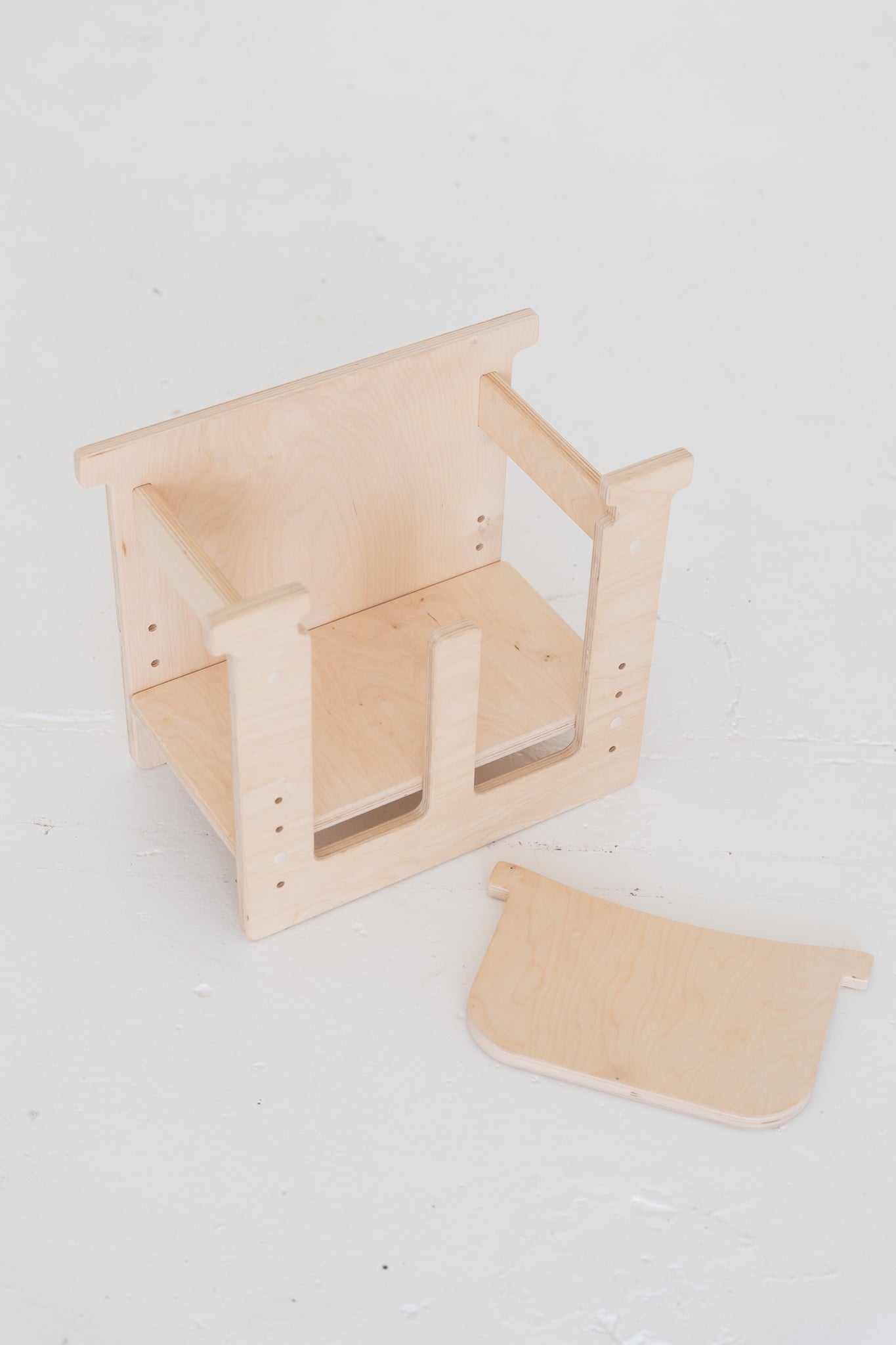 4-in-1 Lernturm NEST aus Holz als Montessori Kitchen Helper mit Tisch und Stuhl
