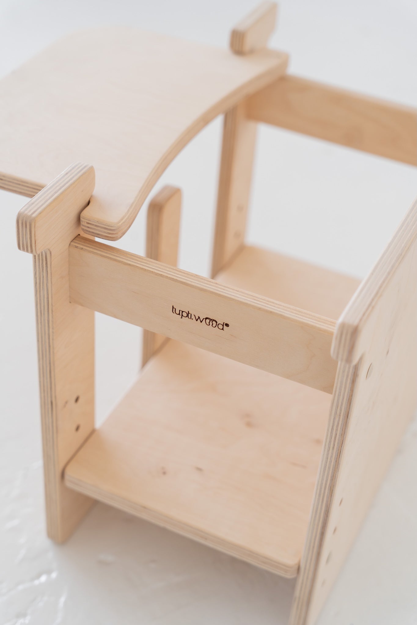 4-in-1 Lernturm NEST aus Holz als Montessori Kitchen Helper mit Tisch und Stuhl
