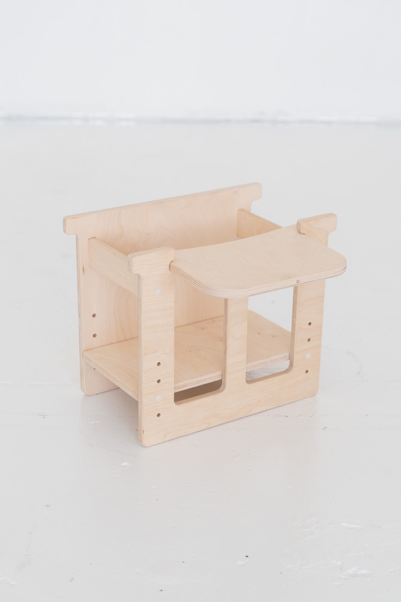 4-in-1 Lernturm NEST aus Holz als Montessori Kitchen Helper mit Tisch und Stuhl