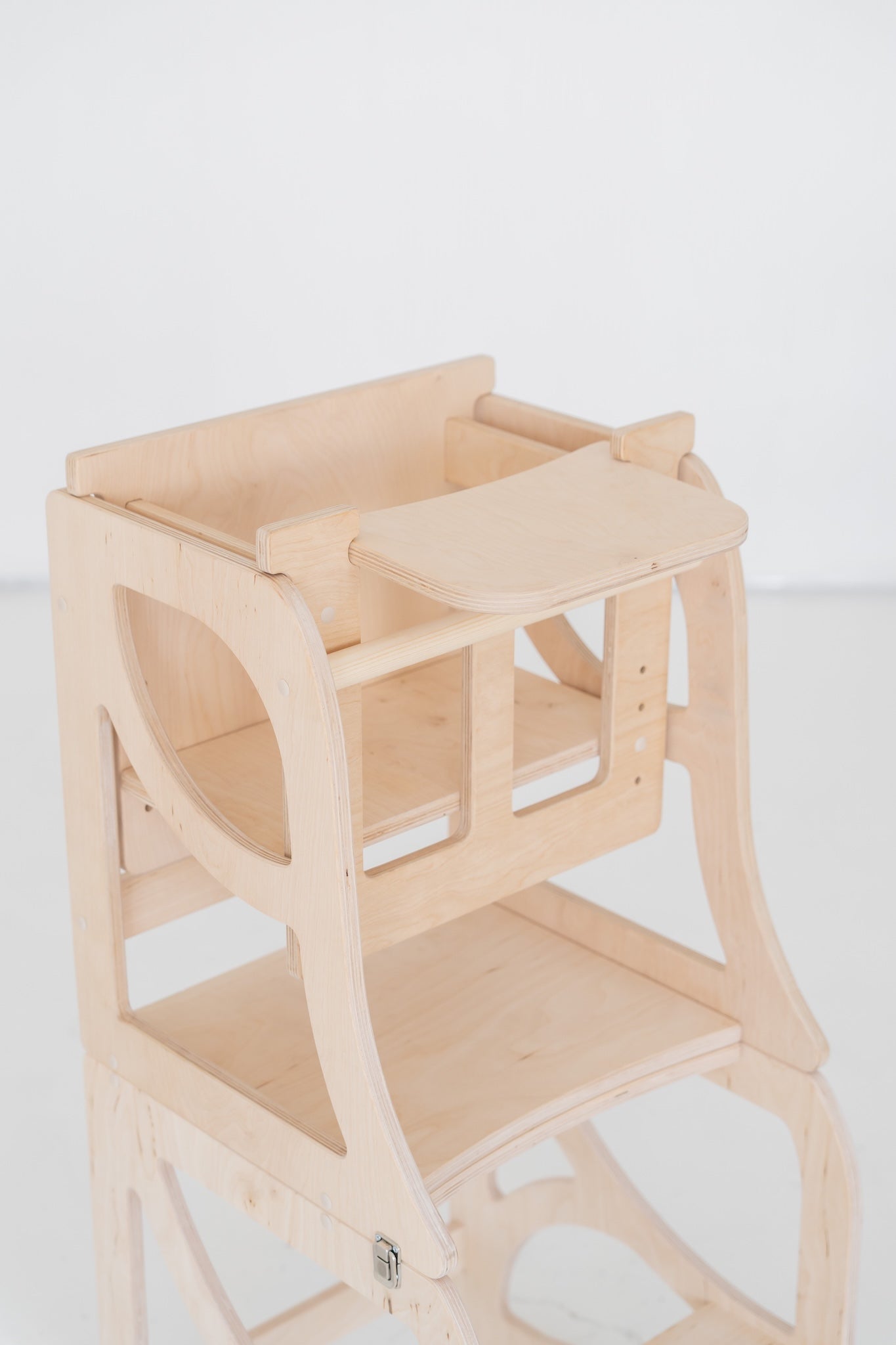 4-in-1 Lernturm NEST aus Holz als Montessori Kitchen Helper mit Tisch und Stuhl