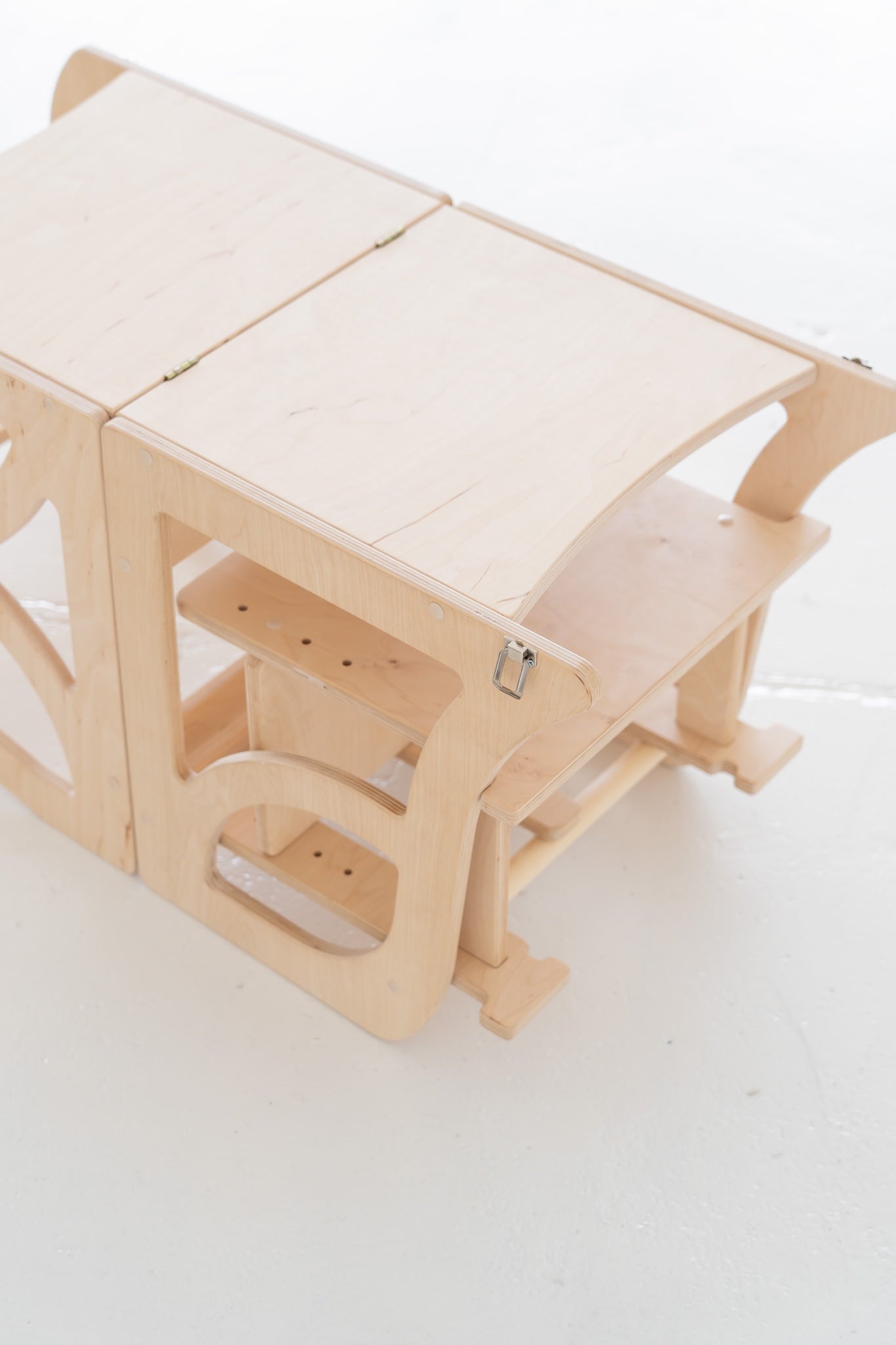 4-in-1 Lernturm NEST aus Holz als Montessori Kitchen Helper mit Tisch und Stuhl