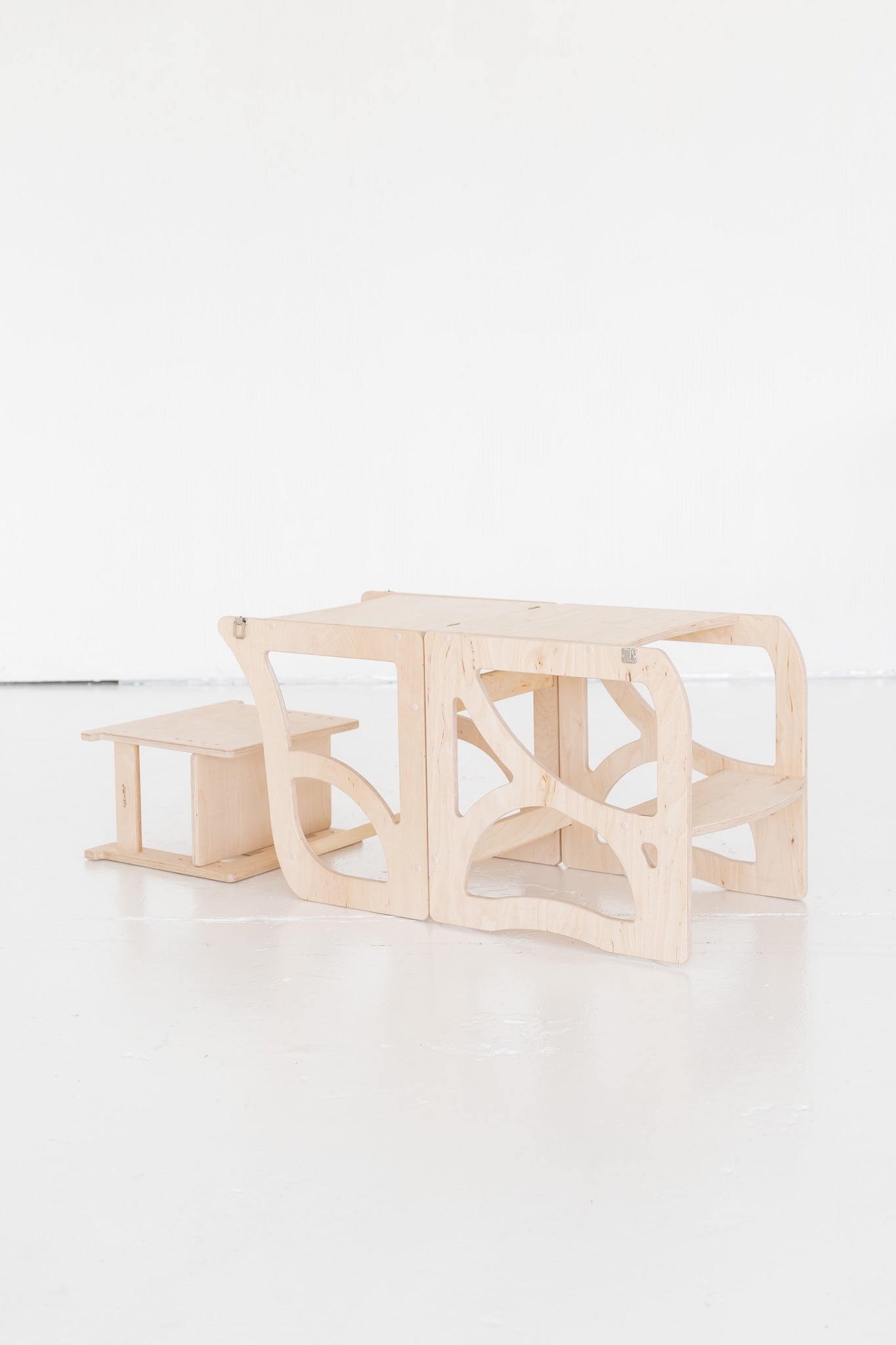 4-in-1 Lernturm NEST aus Holz als Montessori Kitchen Helper mit Tisch und Stuhl