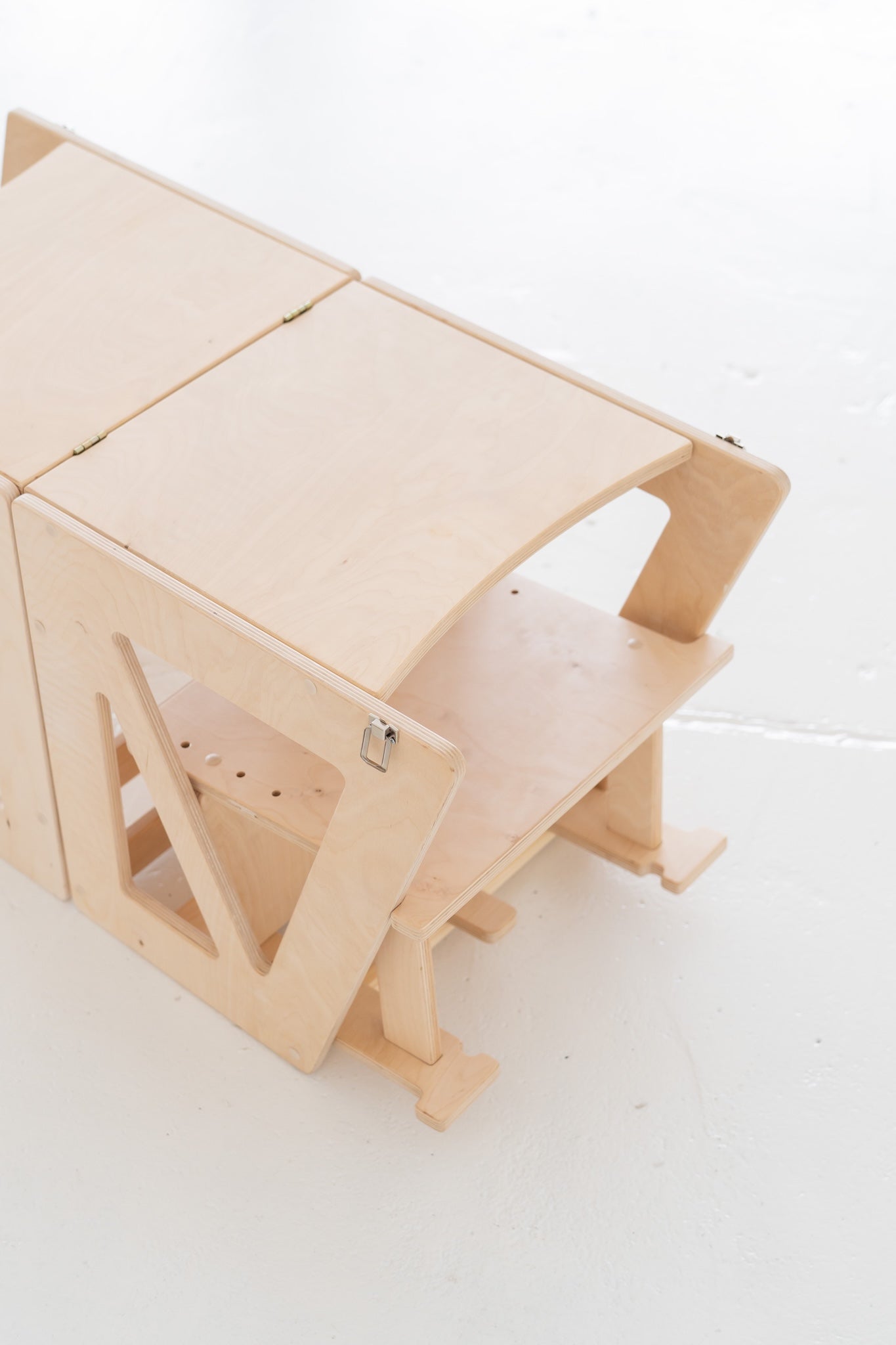4-in-1 Lernturm NEST aus Holz als Montessori Kitchen Helper mit Tisch und Stuhl