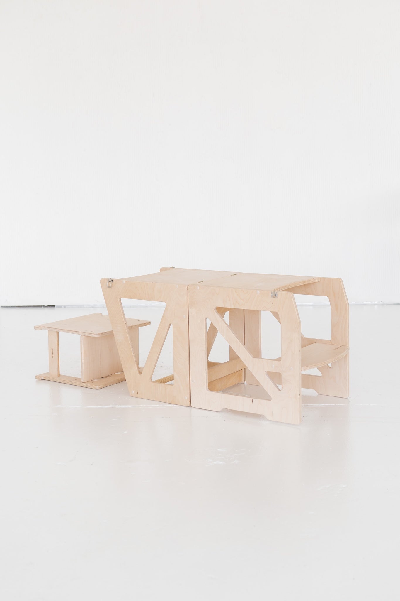 4-in-1 Lernturm NEST aus Holz als Montessori Kitchen Helper mit Tisch und Stuhl