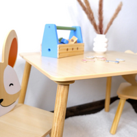 Kindertisch mit 2 Stühlen