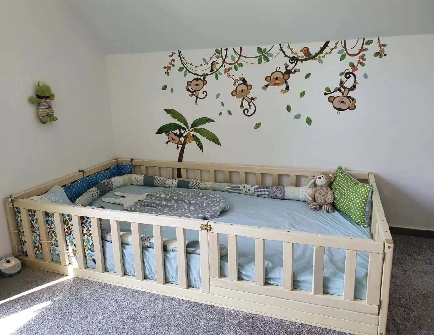 Bodenbett, Kinderbett, Montessori Babybett, Gitterbett, Tür Home4dreams 