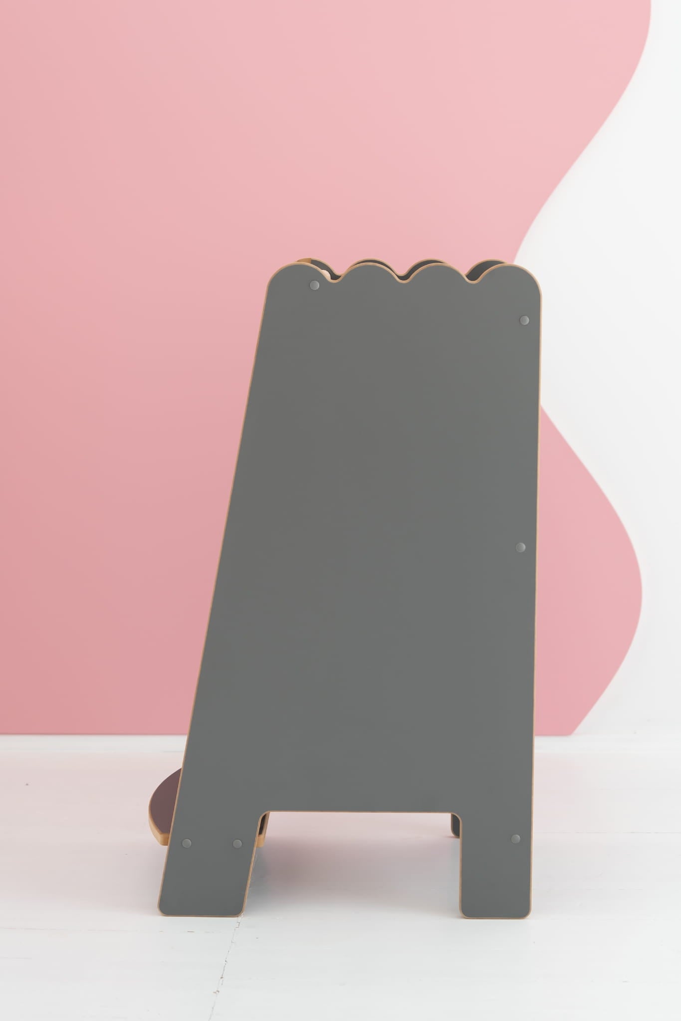 BUBBLE Montessori Lernturm in Grau mit Rüsche als sicherer Kitchen Helper aus Holz